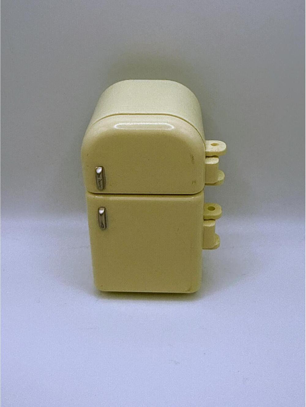 Sylvanian Families Calico Critters 1:16 Mini Fridge Refrigerator Epoch Cream